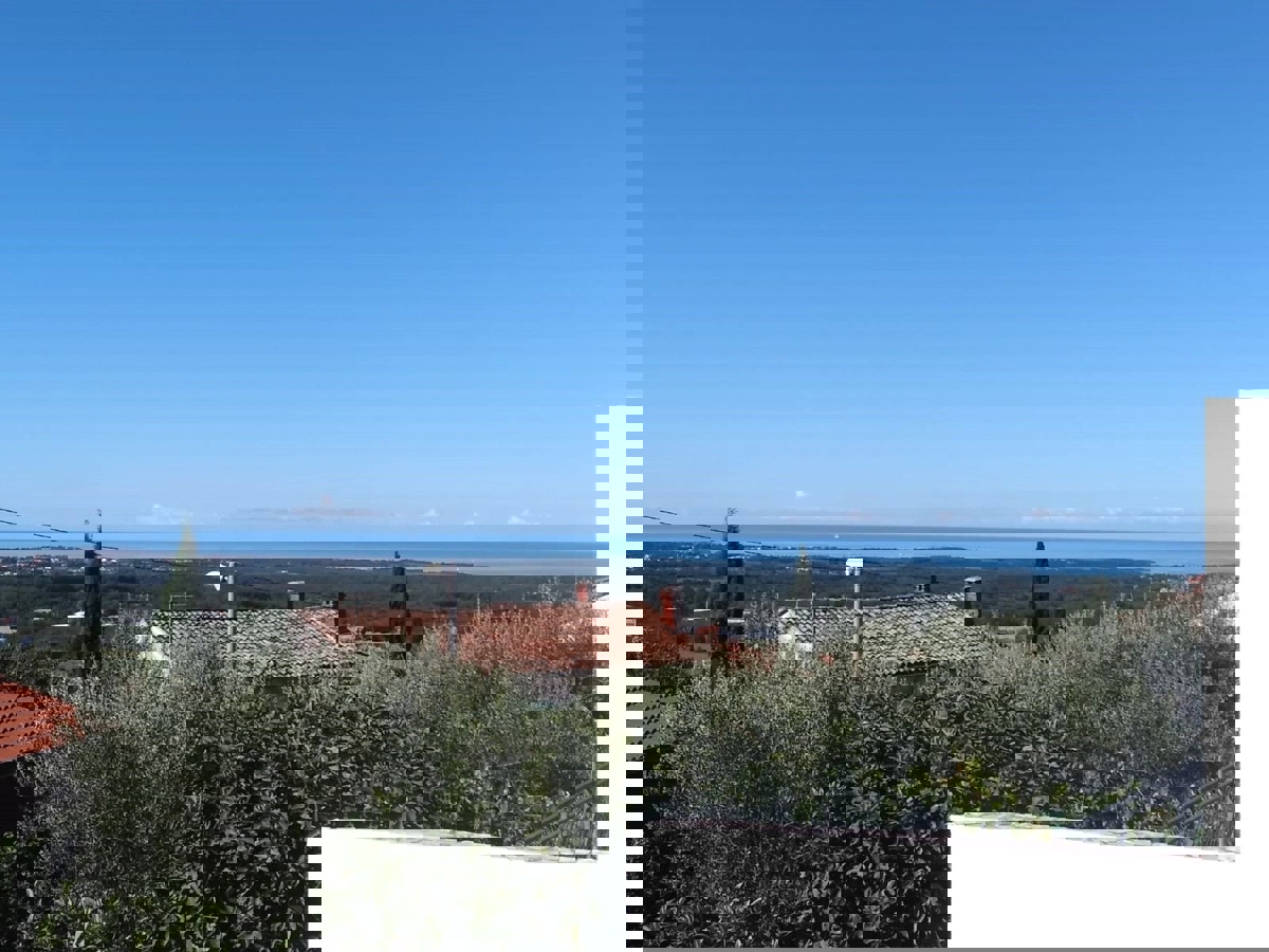  PARENZO - CASA CON DUE APPARTAMENTI, PISCINA E VISTA MARE