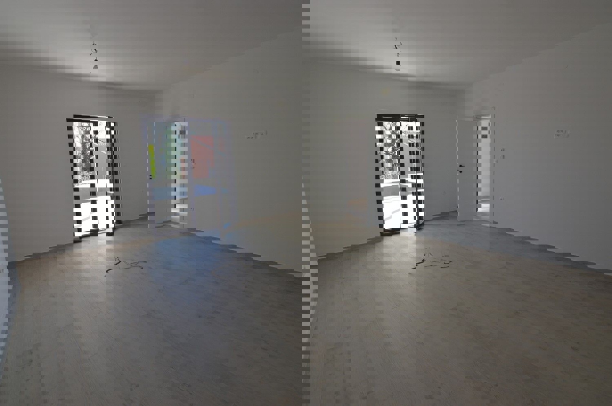  PARENZO - CASA CON DUE APPARTAMENTI, PISCINA E VISTA MARE