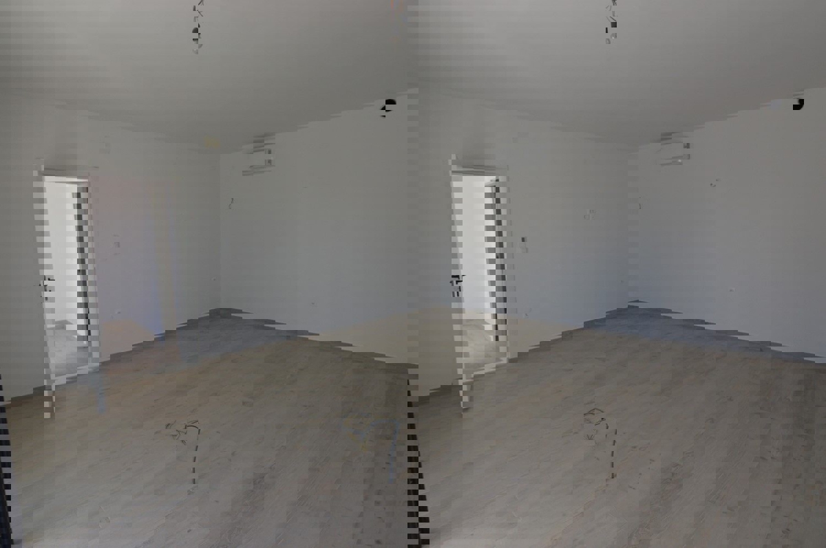  PARENZO - CASA CON DUE APPARTAMENTI, PISCINA E VISTA MARE