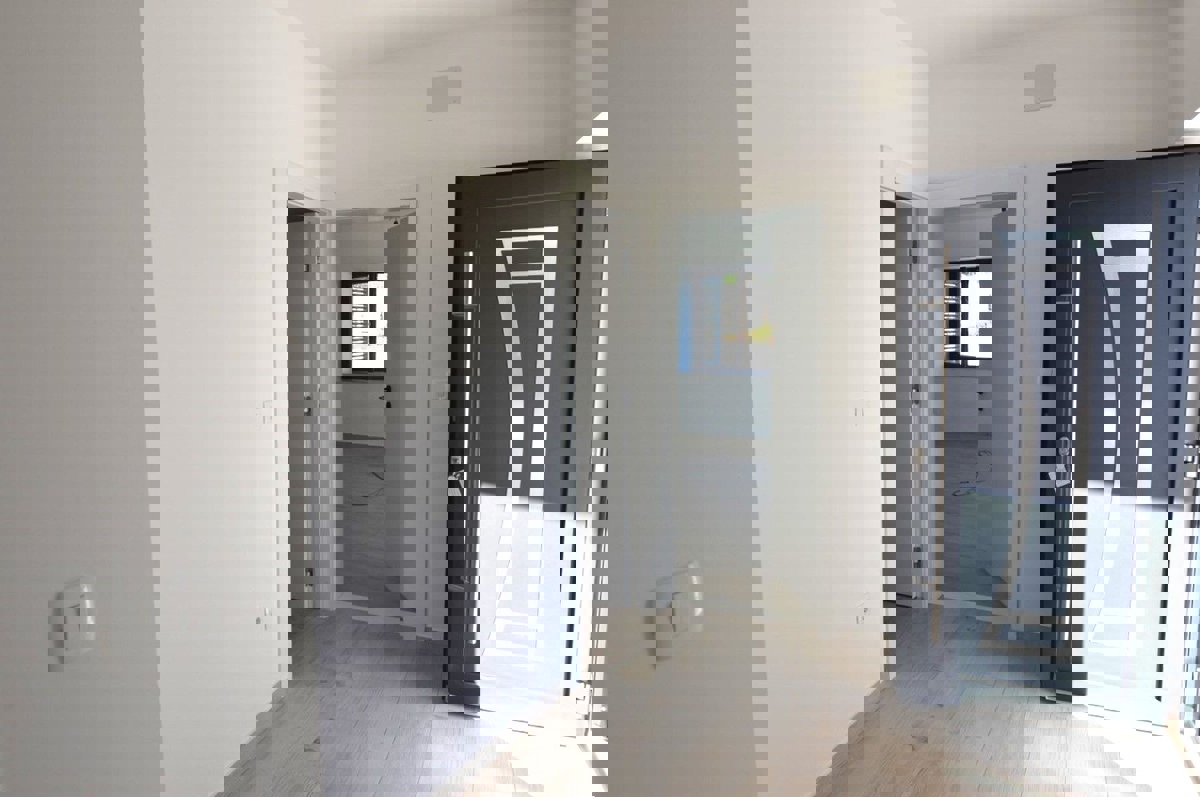  PARENZO - CASA CON DUE APPARTAMENTI, PISCINA E VISTA MARE