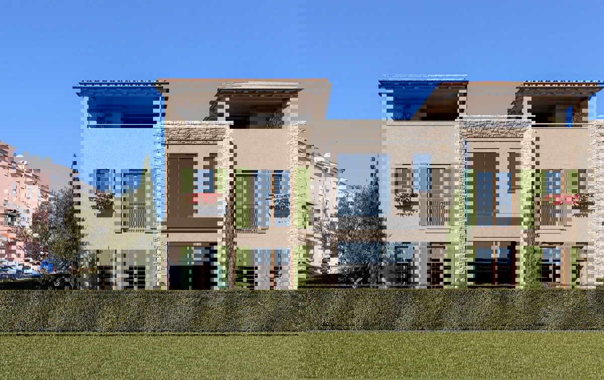 PARENZO - CASA A SCHIERA IN VENDITA