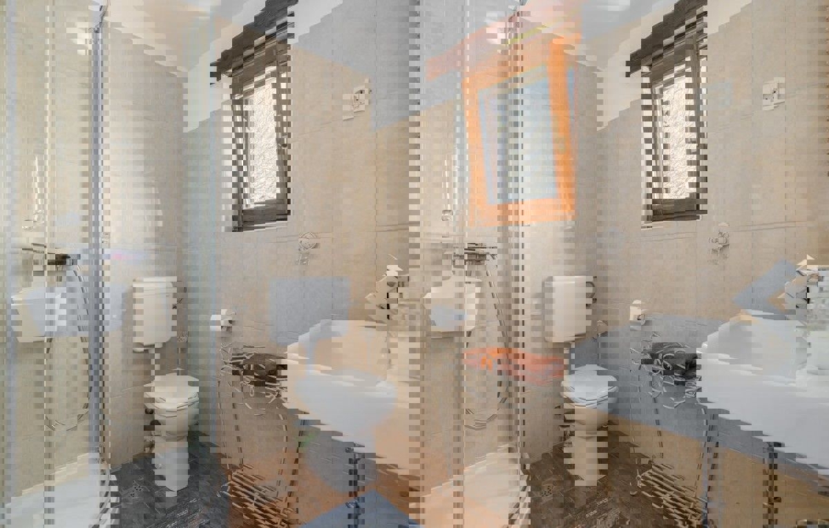  PARENZO 16 km - VILLA RUSTICA IN VENDITA CON PISCINA