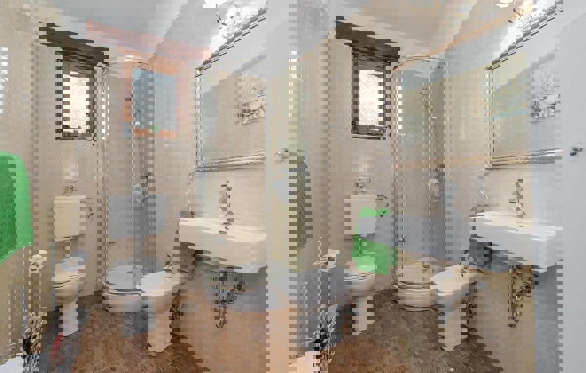  PARENZO 16 km - VILLA RUSTICA IN VENDITA CON PISCINA