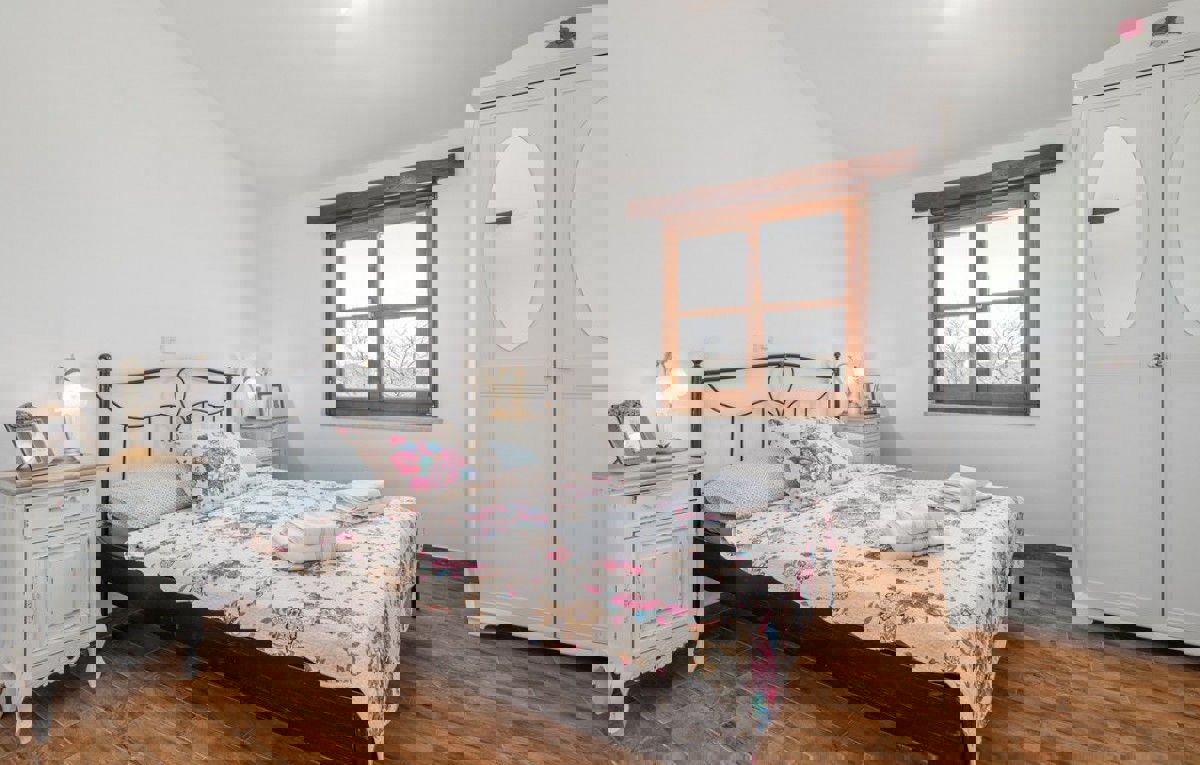  PARENZO 16 km - VILLA RUSTICA IN VENDITA CON PISCINA