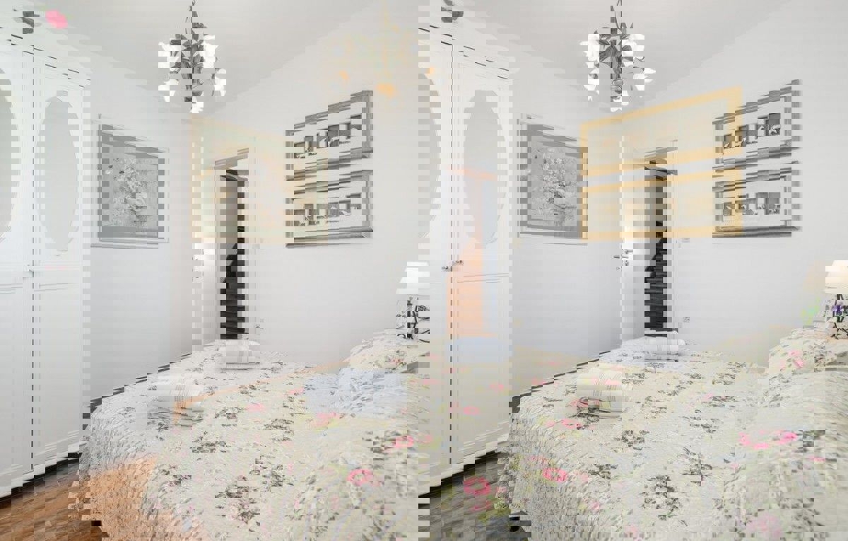  PARENZO 16 km - VILLA RUSTICA IN VENDITA CON PISCINA