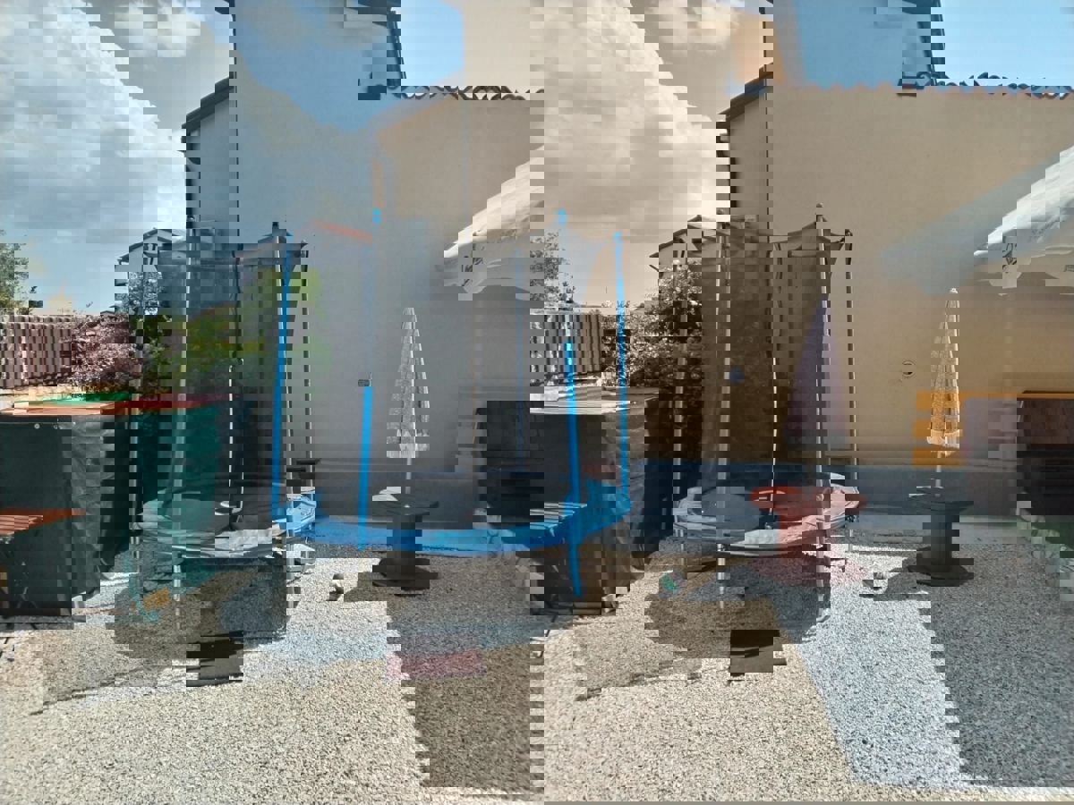 DINTORNI DI PARENZO - CASA IN PIETRA CON 2 APPARTAMENTI IN VENDITA