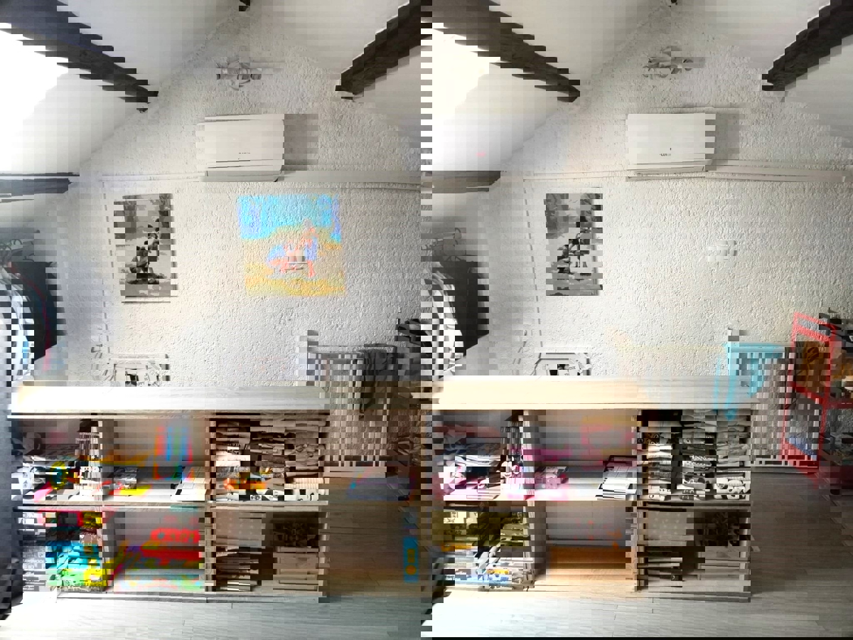 DINTORNI DI PARENZO - CASA IN PIETRA CON 2 APPARTAMENTI IN VENDITA