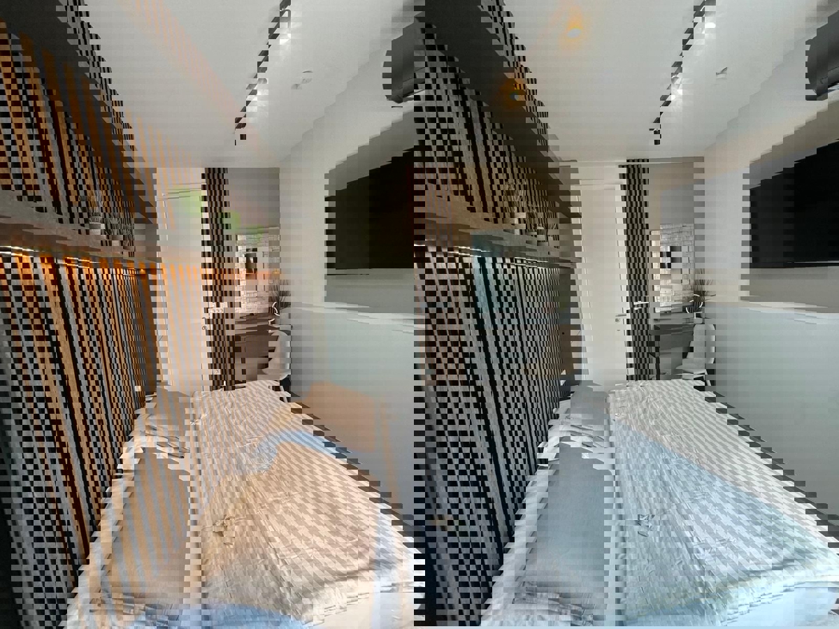 PARENZO - APPARTAMENTO MODERNO CON TERRAZZA SUL TETTO IN VENDITA