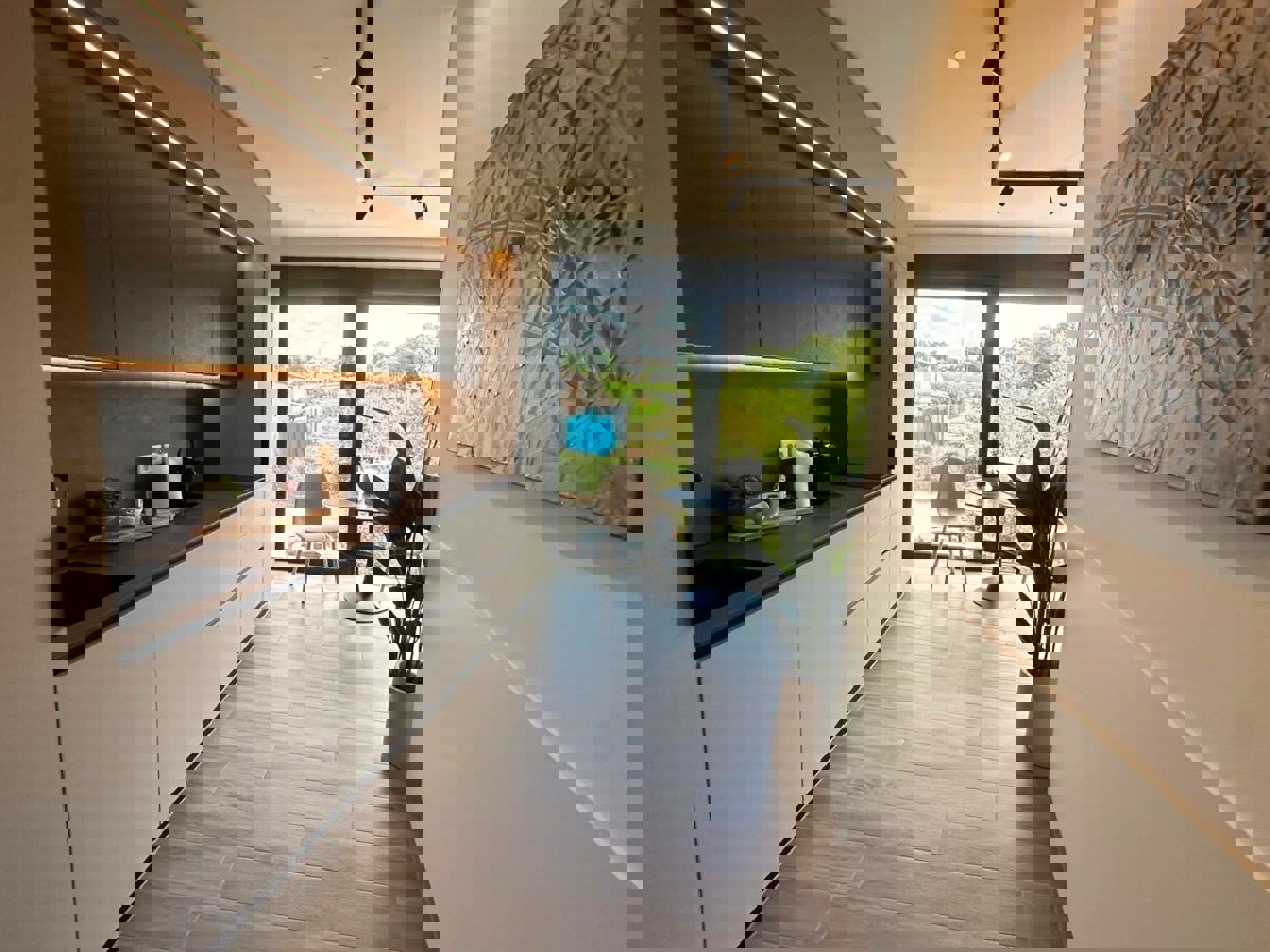 PARENZO - APPARTAMENTO MODERNO CON TERRAZZA SUL TETTO IN VENDITA