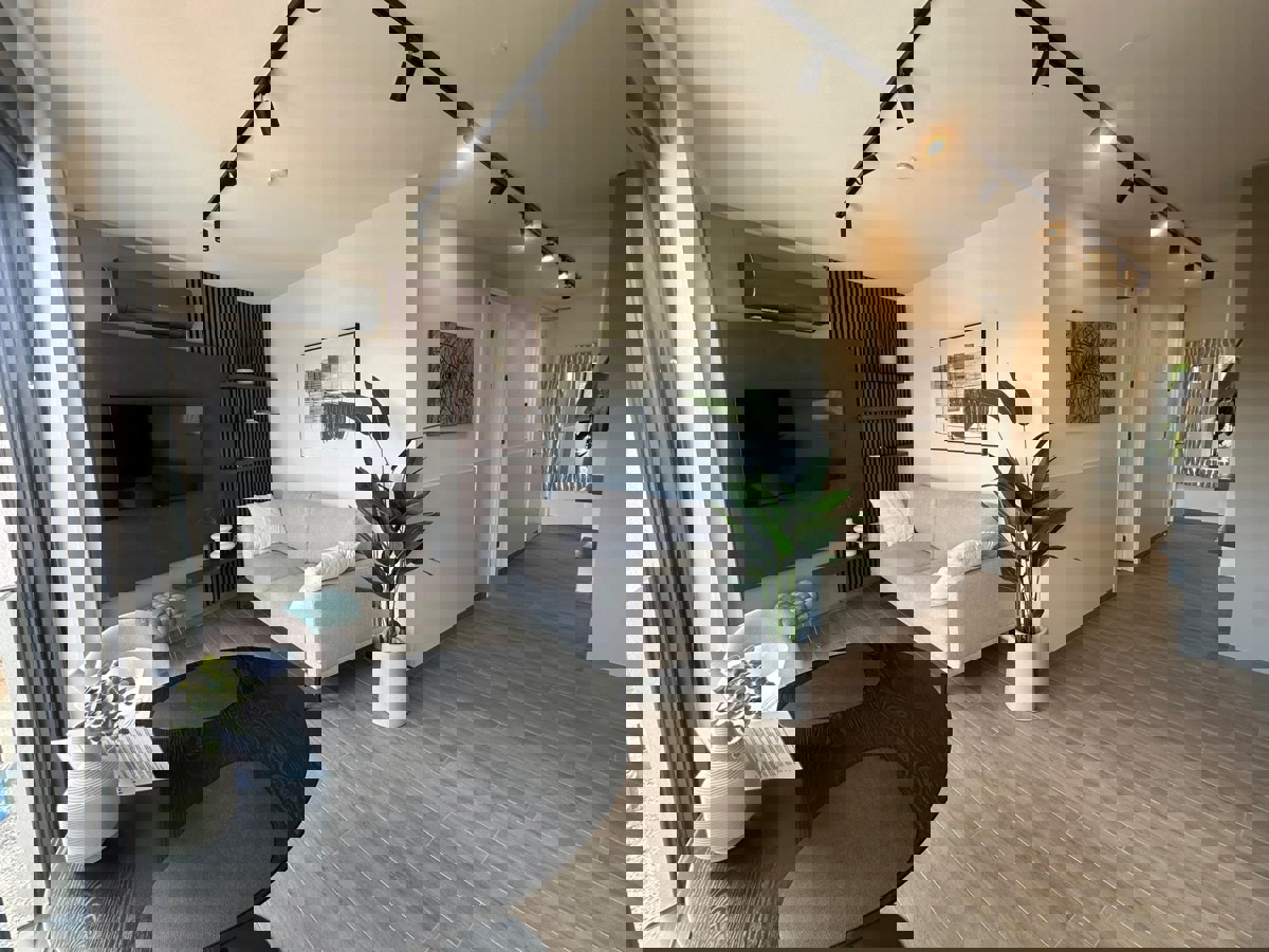 PARENZO - APPARTAMENTO MODERNO CON TERRAZZA SUL TETTO IN VENDITA