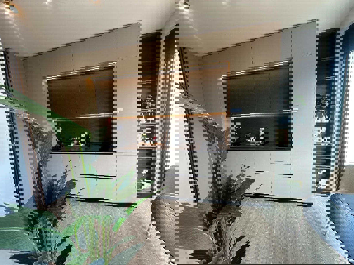 PARENZO - APPARTAMENTO MODERNO CON TERRAZZA SUL TETTO IN VENDITA