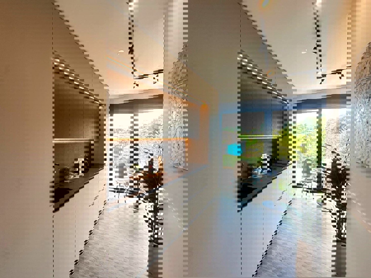 PARENZO - APPARTAMENTO MODERNO CON TERRAZZA SUL TETTO IN VENDITA