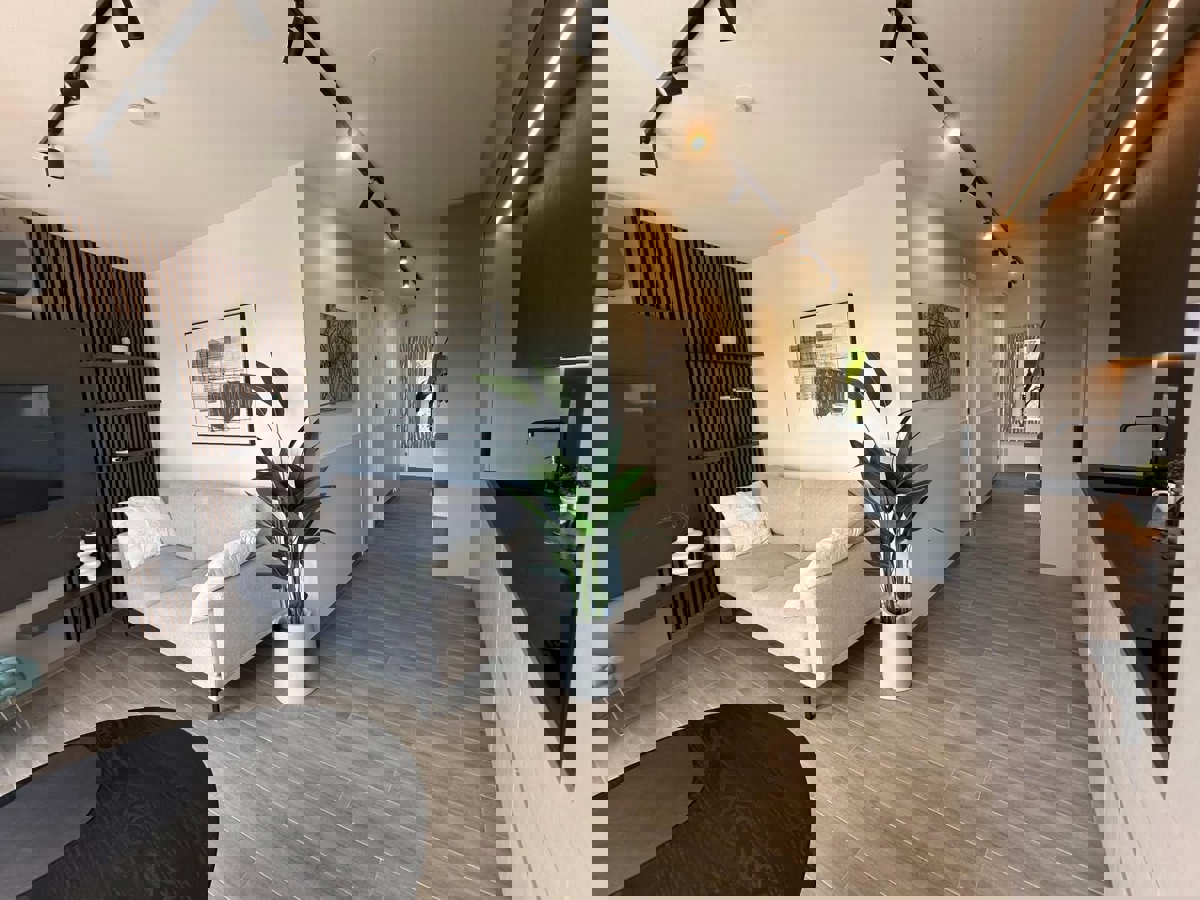 PARENZO - APPARTAMENTO MODERNO CON TERRAZZA SUL TETTO IN VENDITA