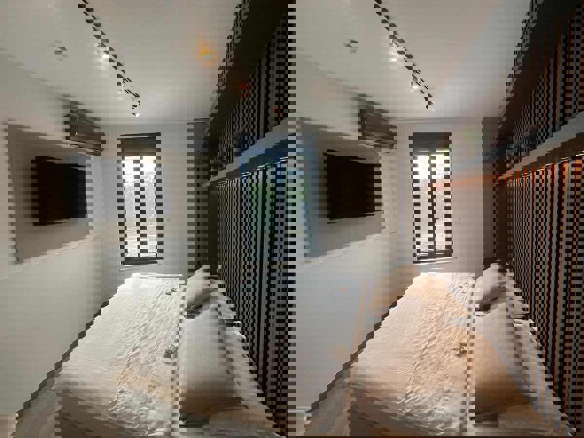 PARENZO - APPARTAMENTO MODERNO CON TERRAZZA SUL TETTO IN VENDITA