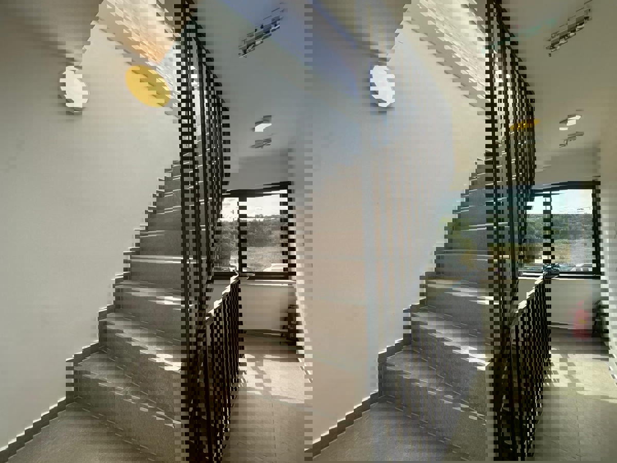 PARENZO - APPARTAMENTO MODERNO CON TERRAZZA SUL TETTO IN VENDITA