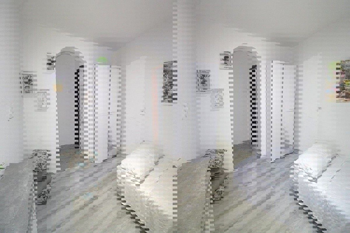 PARENZO - OCCASIONE - DUE APPARTAMENTI IN UNO