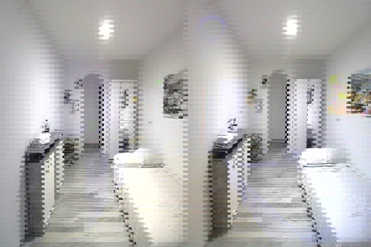 PARENZO - OCCASIONE - DUE APPARTAMENTI IN UNO