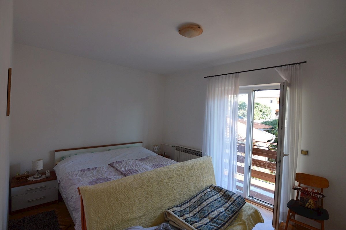 NOVIGRAD - CASA CON 4  APPARTAMENTI VENDESI