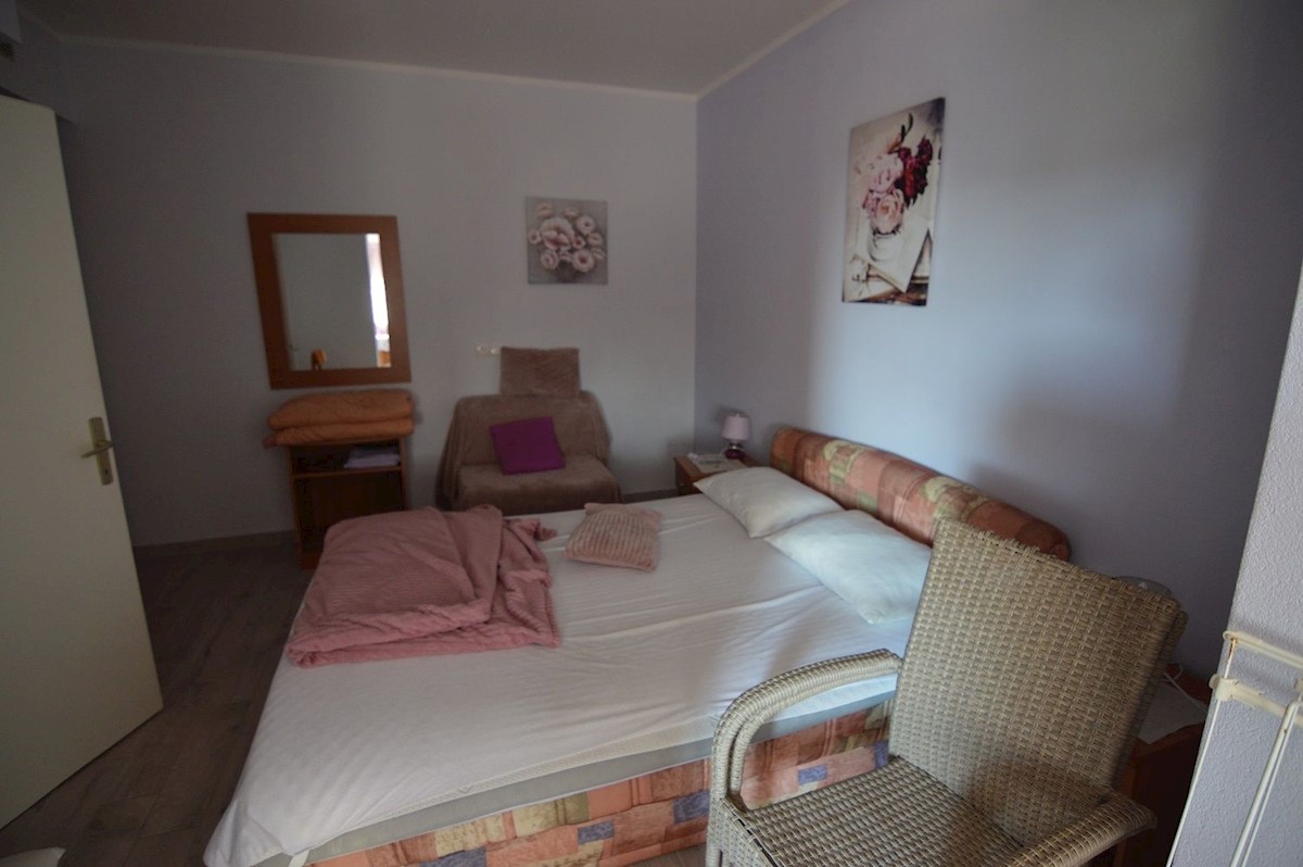 NOVIGRAD - CASA CON 4  APPARTAMENTI VENDESI