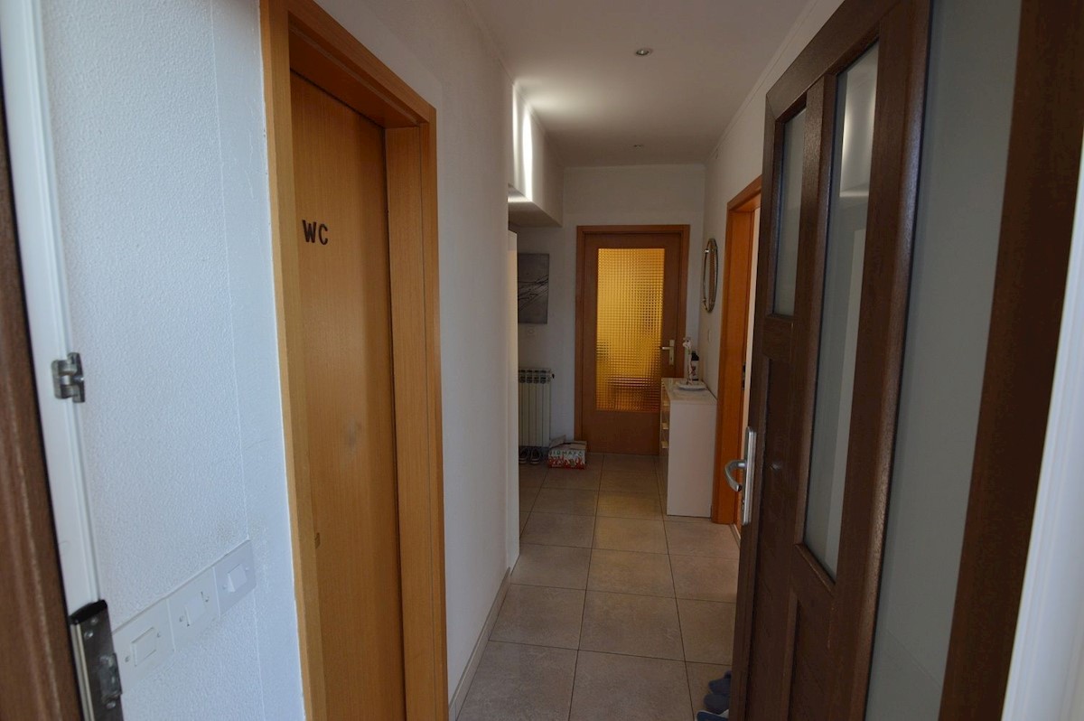 NOVIGRAD - CASA CON 4  APPARTAMENTI VENDESI