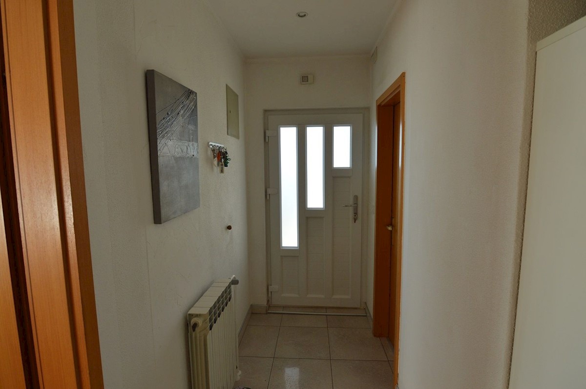 NOVIGRAD - CASA CON 4  APPARTAMENTI VENDESI