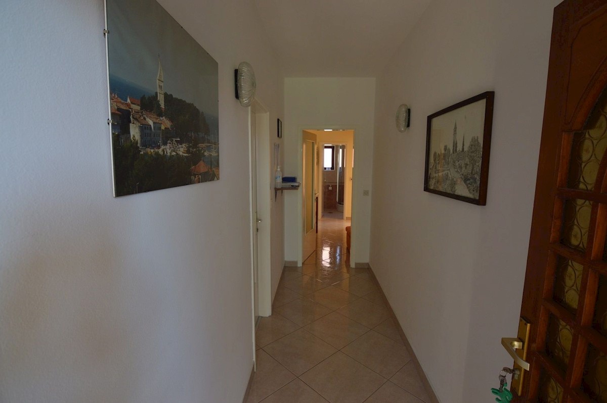 NOVIGRAD - CASA CON 4  APPARTAMENTI VENDESI