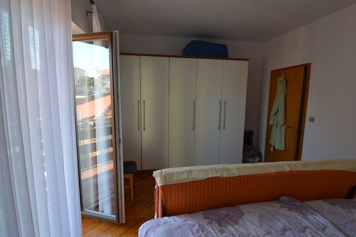 NOVIGRAD - CASA CON 4  APPARTAMENTI VENDESI