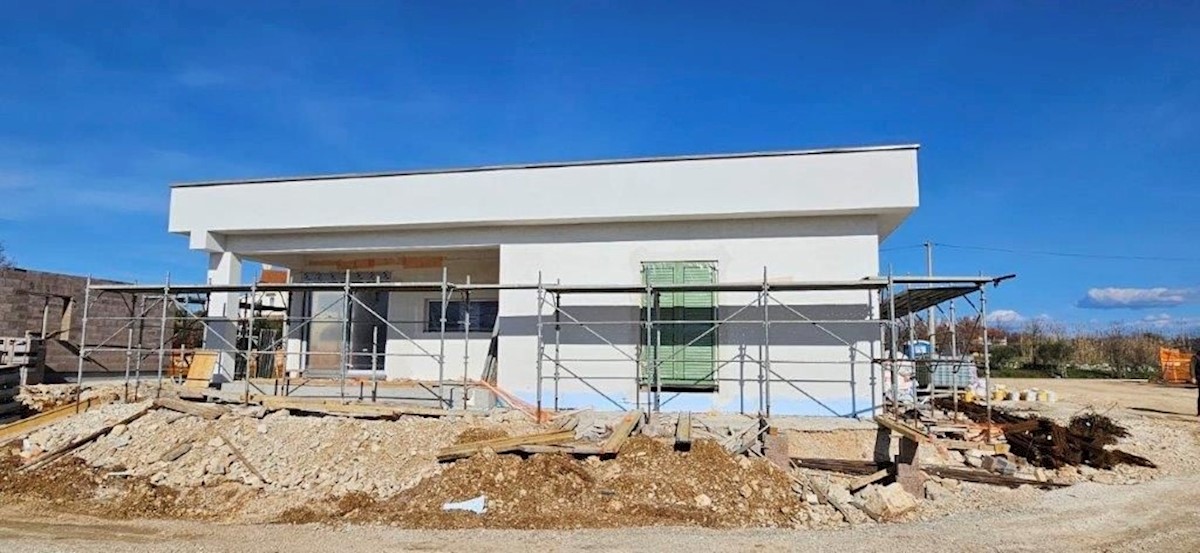 POREČ-CASA  IN COSTRUZIONE CON PISCINA