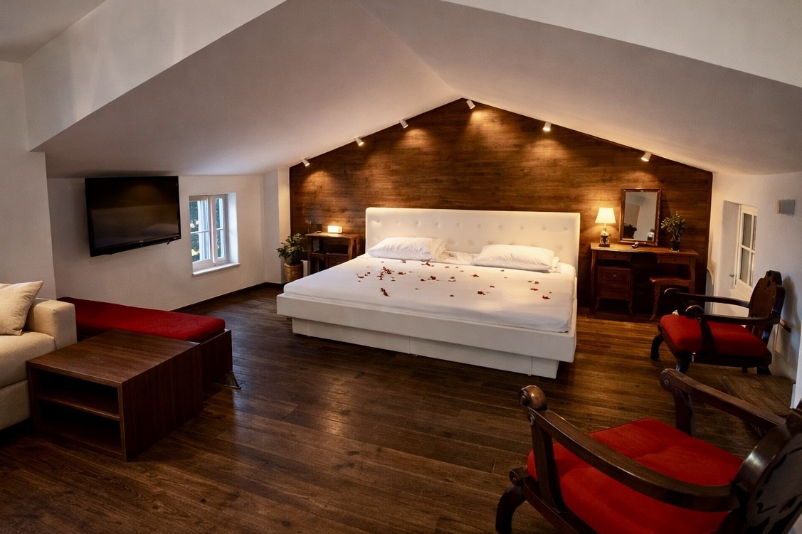 CASTELLO STORICO IN POSIZIONE DOMINANTE CON VISTA MARE BUIE, ISTRIA, CROAZIA