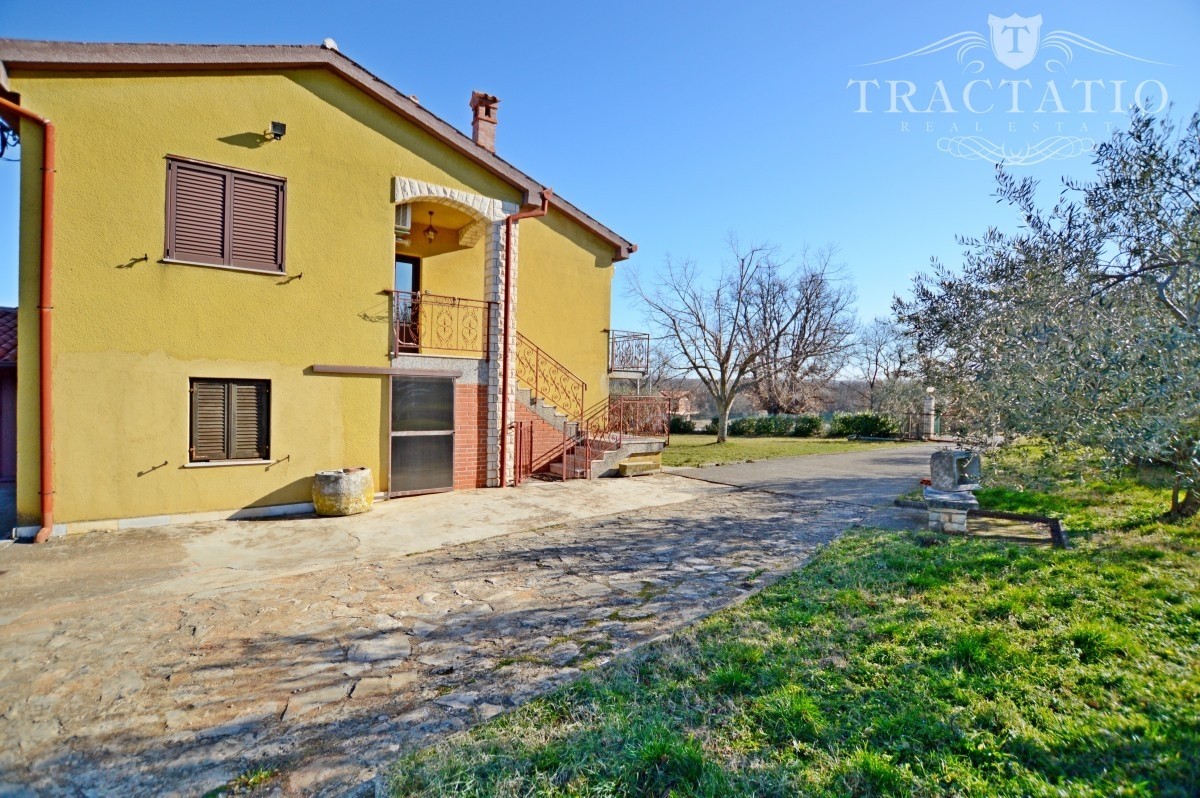 Casa indipendente con giardino, Buie, Istria