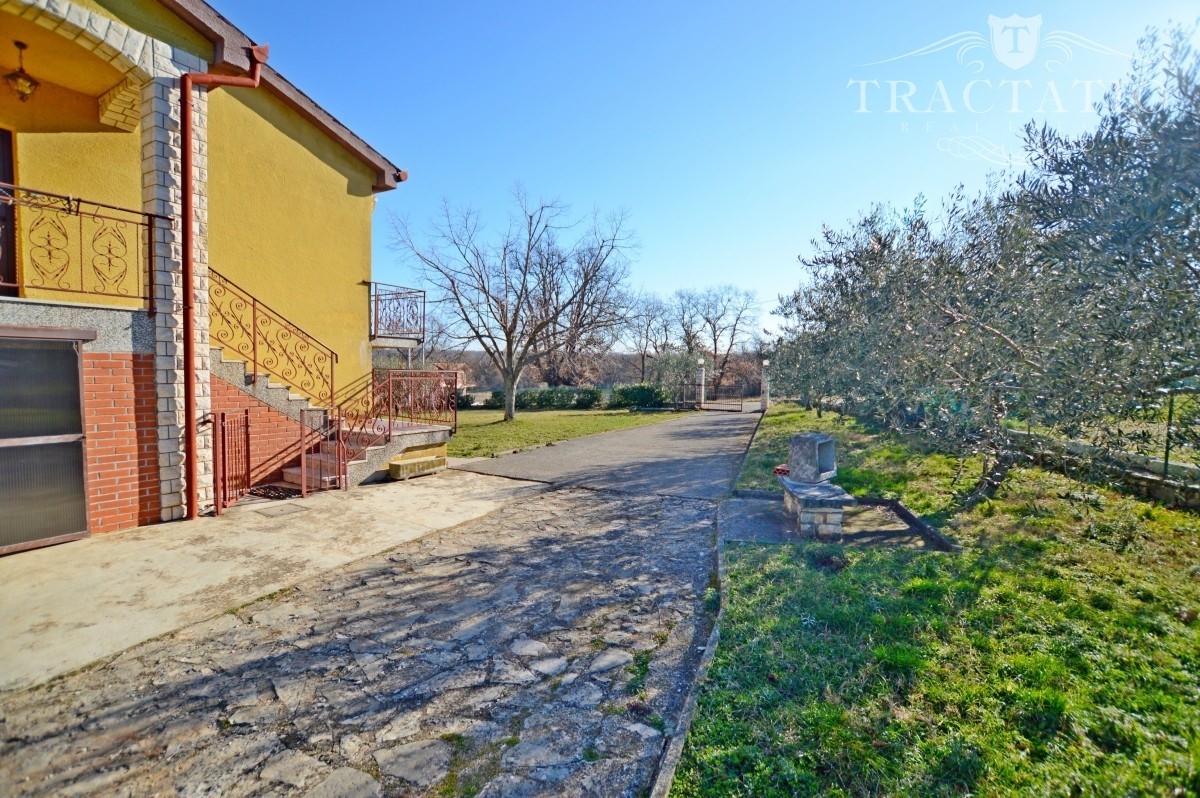 Casa indipendente con giardino, Buie, Istria