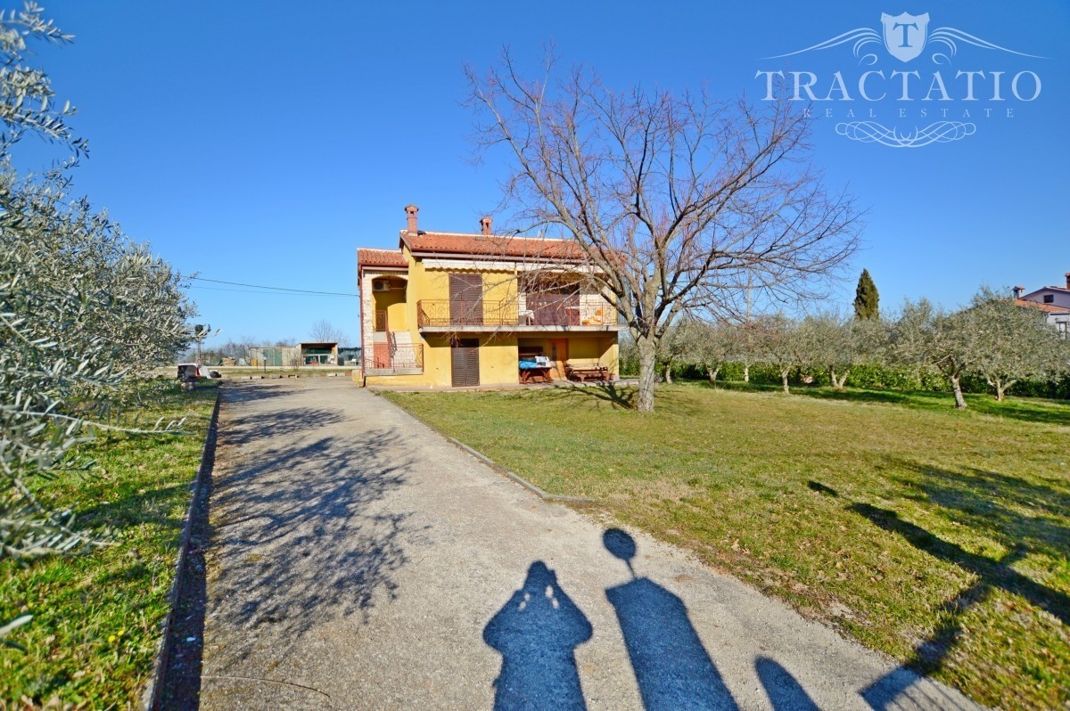 Casa indipendente con giardino, Buie, Istria