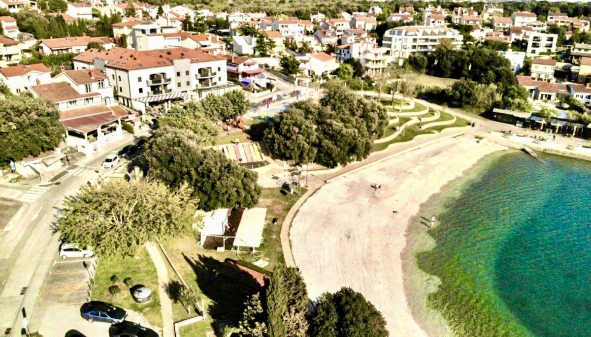 Appartamento di Lusso Fronte Mare in Vendita: Posizione Esclusiva su Spiaggia di Sabbia