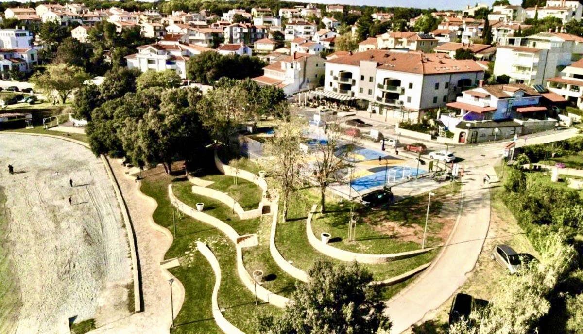 Appartamento di Lusso Fronte Mare in Vendita: Posizione Esclusiva su Spiaggia di Sabbia