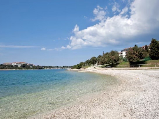 Pješčana Uvala, prima fila dal mare, ottima posizione vicino alla spiaggia, appartamento esclusivo in vendita, Pola, Istria, Croazia