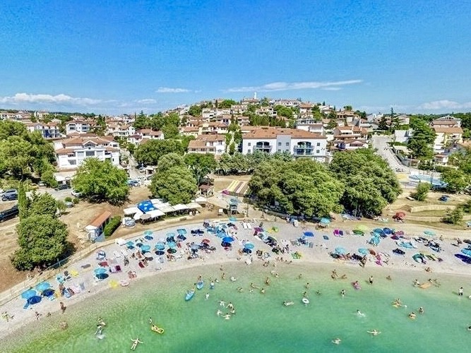 Pješčana Uvala, prima fila dal mare, ottima posizione vicino alla spiaggia, appartamento esclusivo in vendita, Pola, Istria, Croazia