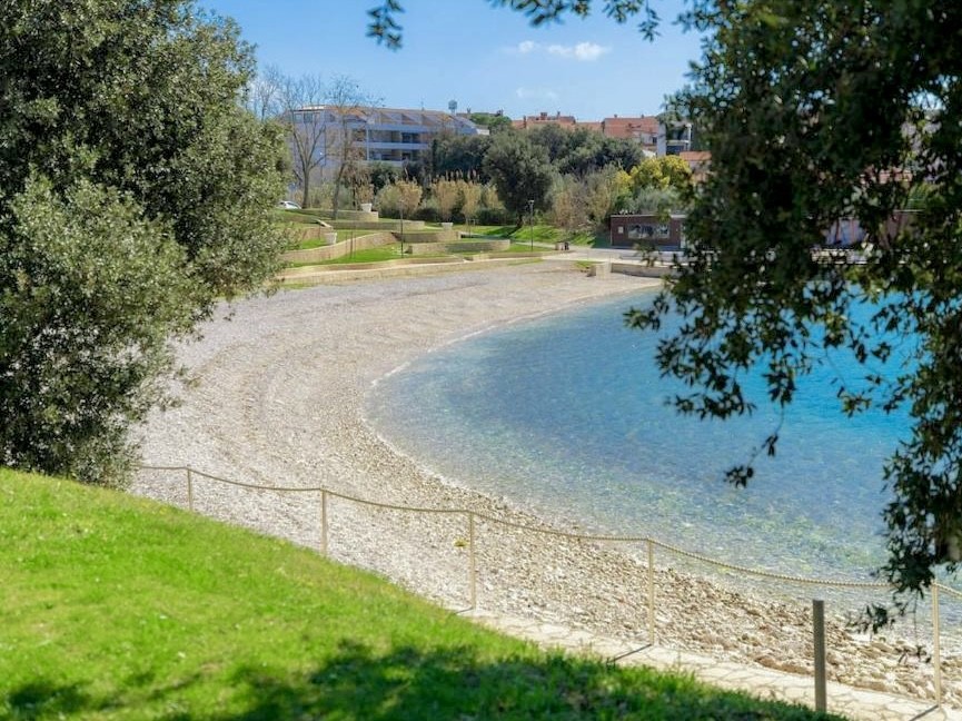 Pješčana Uvala, prima fila dal mare, ottima posizione vicino alla spiaggia, appartamento esclusivo in vendita, Pola, Istria, Croazia
