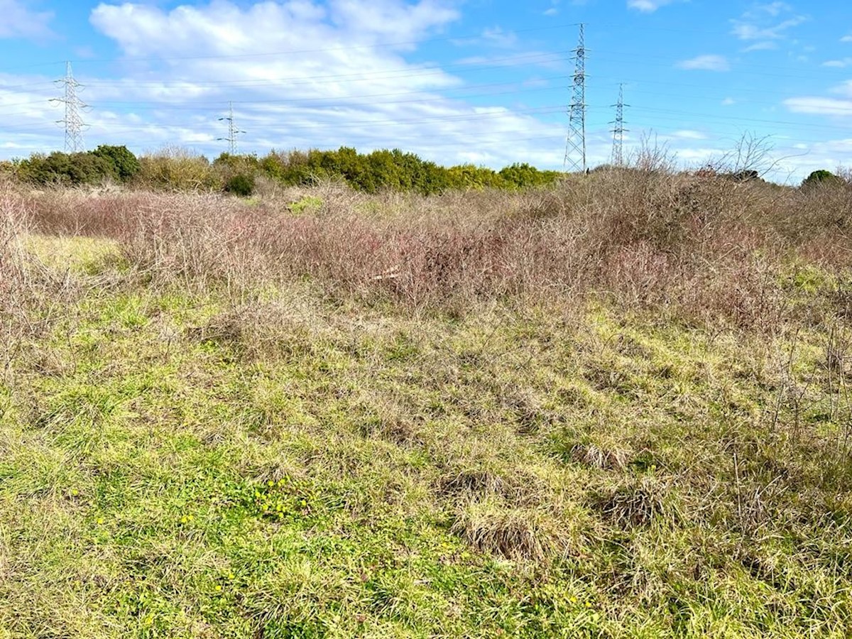 Terreno edificabile a scopo commerciale, commerciale e di servizio, 12.800 m2, Pola, Istria, Croazia