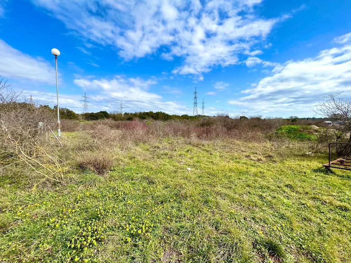 Terreno edificabile a scopo commerciale, commerciale e di servizio, 12.800 m2, Pola, Istria, Croazia