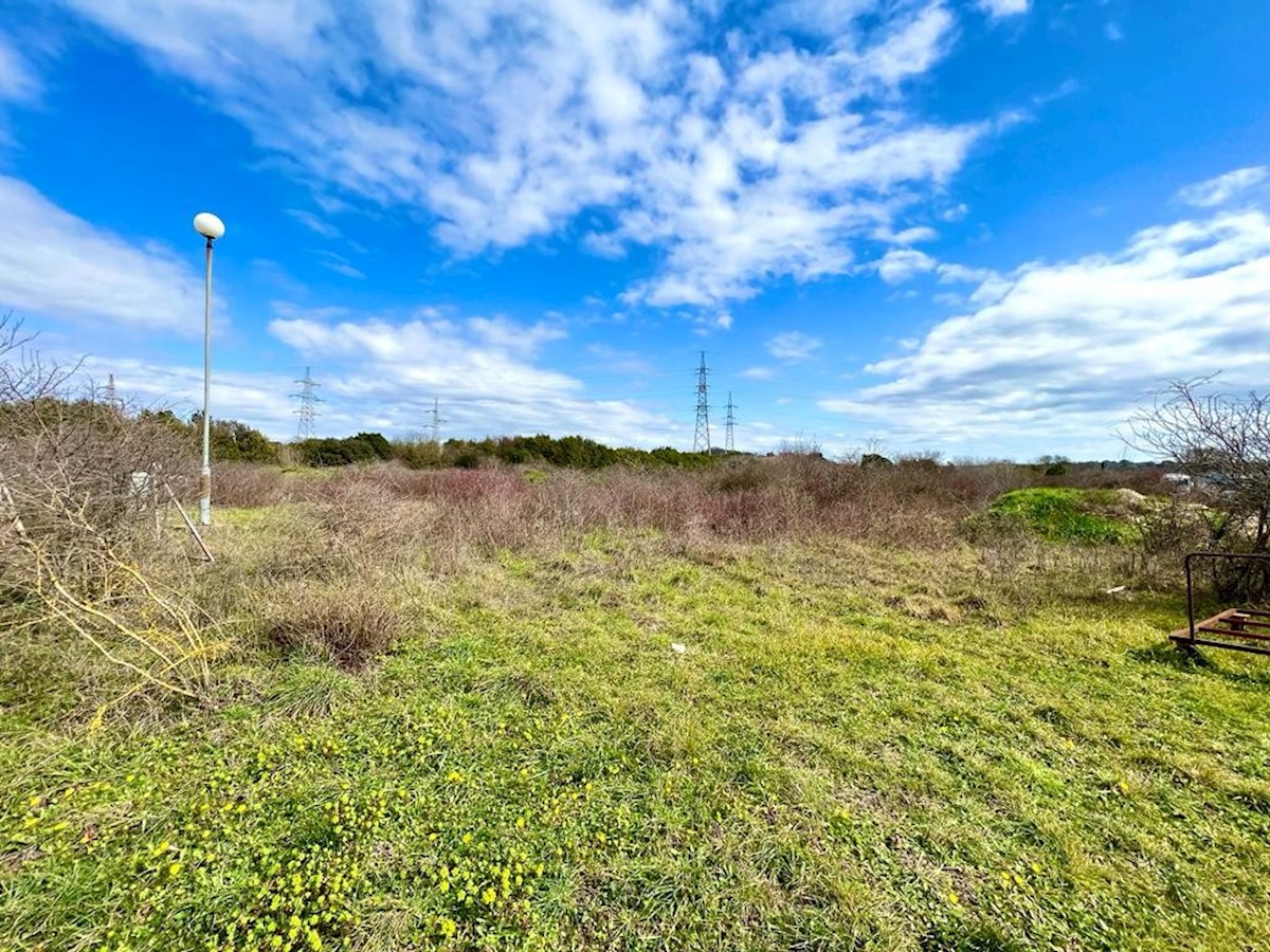 Terreno edificabile a scopo commerciale, commerciale e di servizio, 12.800 m2, Pola, Istria, Croazia