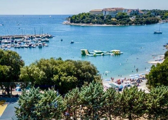 Pješčana Uvala, prima fila dal mare, ottima posizione vicino alla spiaggia, appartamento esclusivo in vendita, Pola, Istria, Croazia