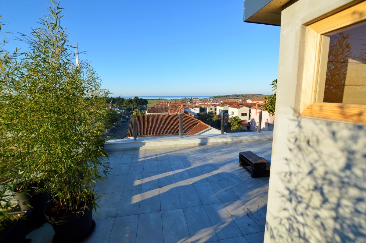 Attico con una terrazza sul tetto di 51.59 m2, Novigrad, Istria