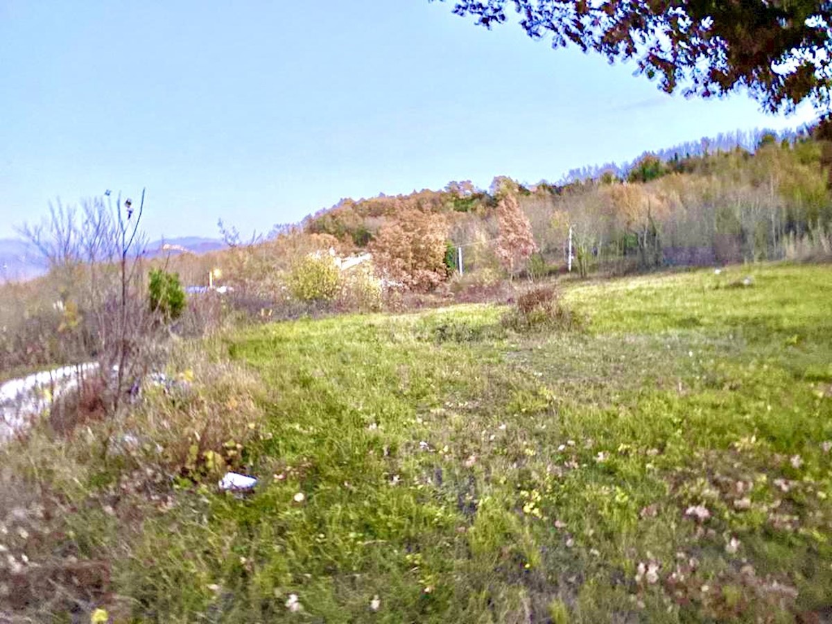 Terreno edificabile per 4 ville con piscina con vista su Montona, Visinada