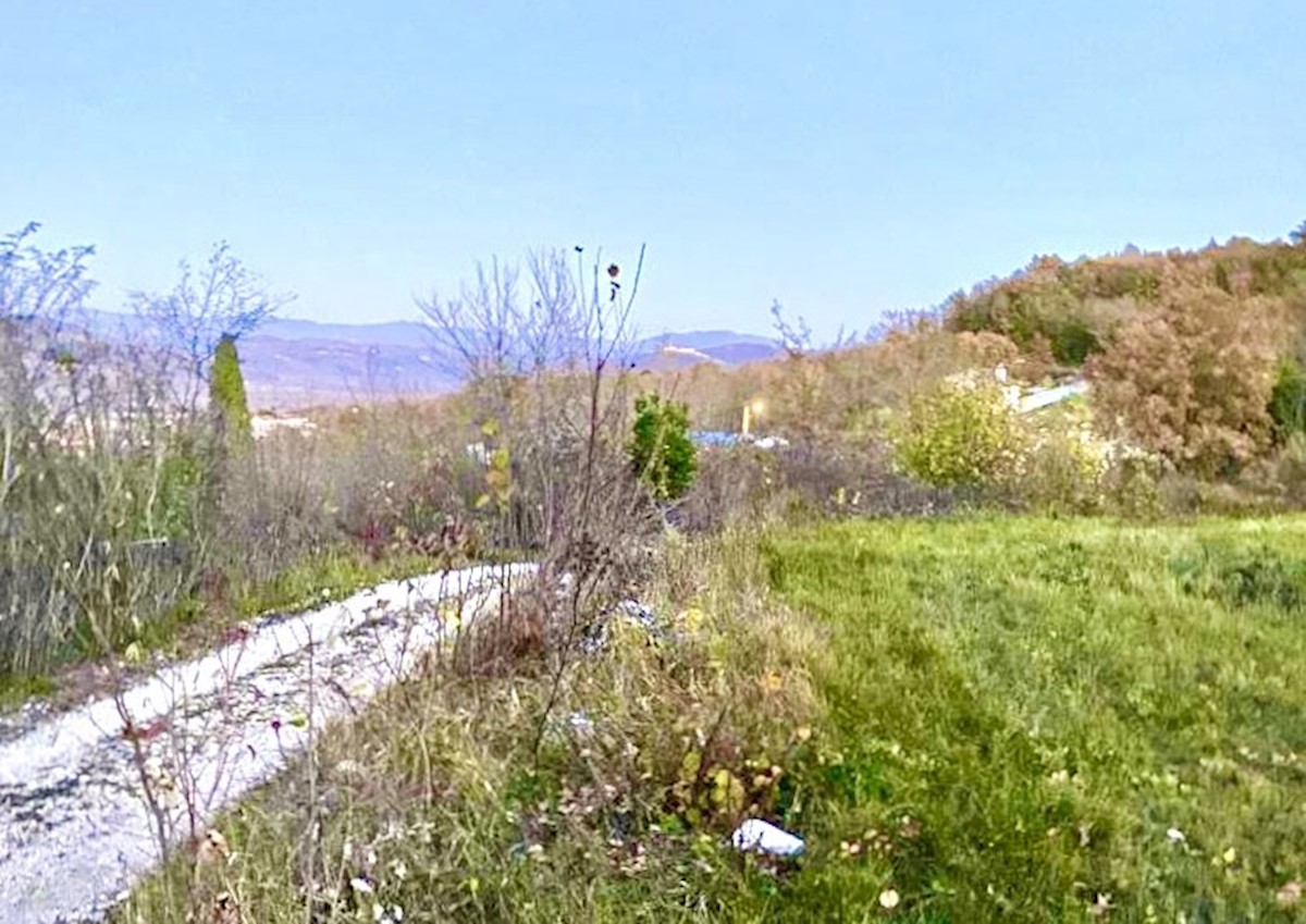 Terreno edificabile per 4 ville con piscina con vista su Montona, Visinada