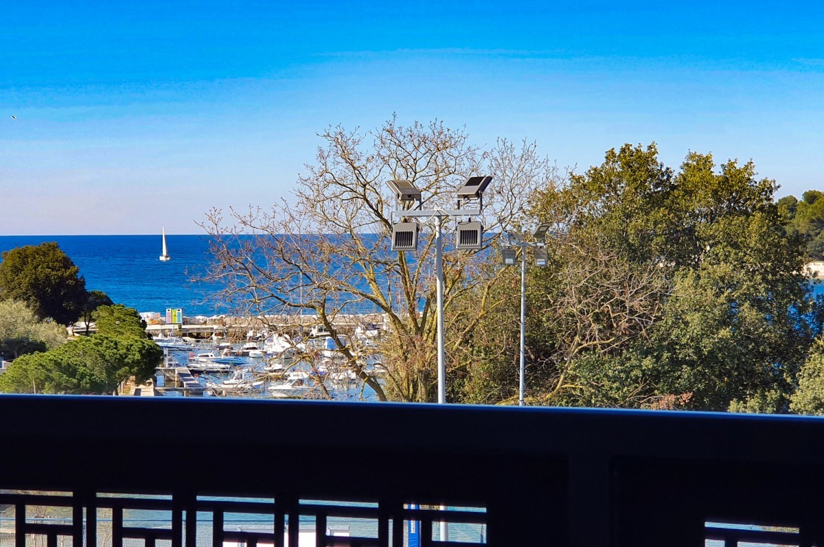 Appartamenti unici prima fila al mare, splendida spiaggia, nella posizione più bella di Pola, Istria, Croazia