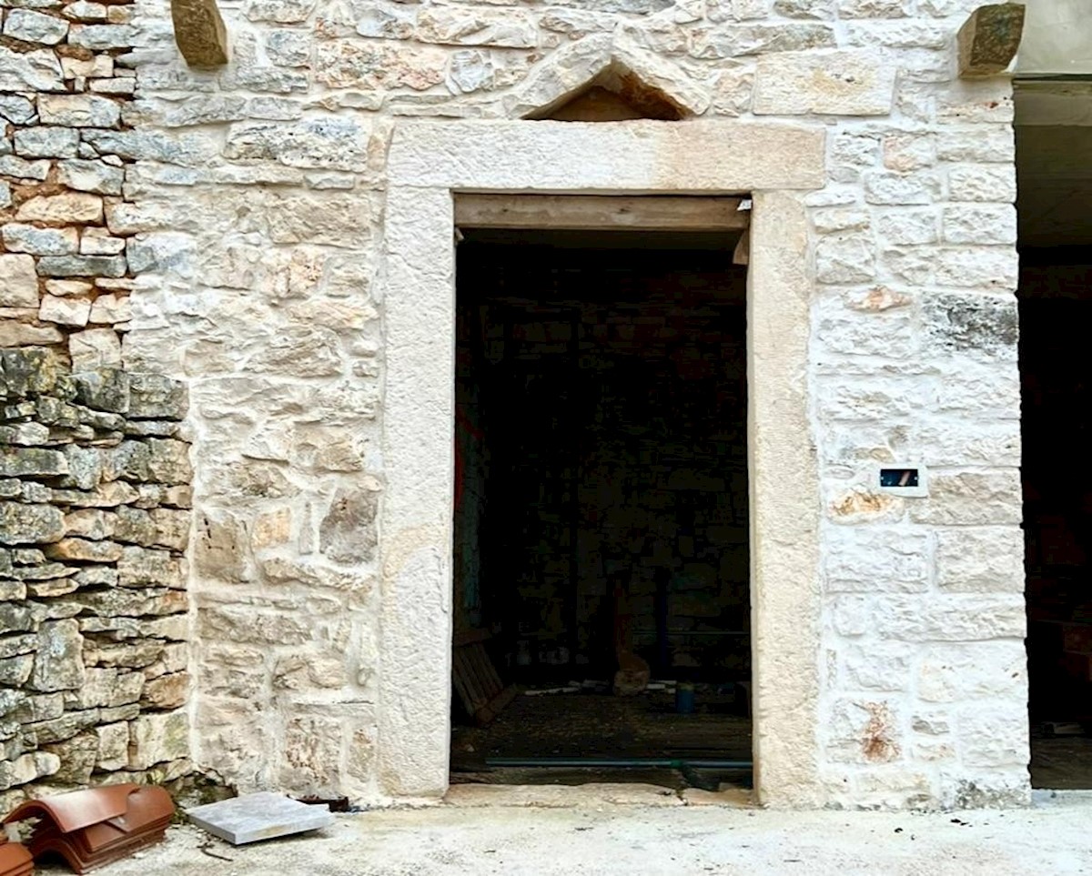 Complesso di vecchie case in vendita in Istria, ottima posizione, Istria, Croazia