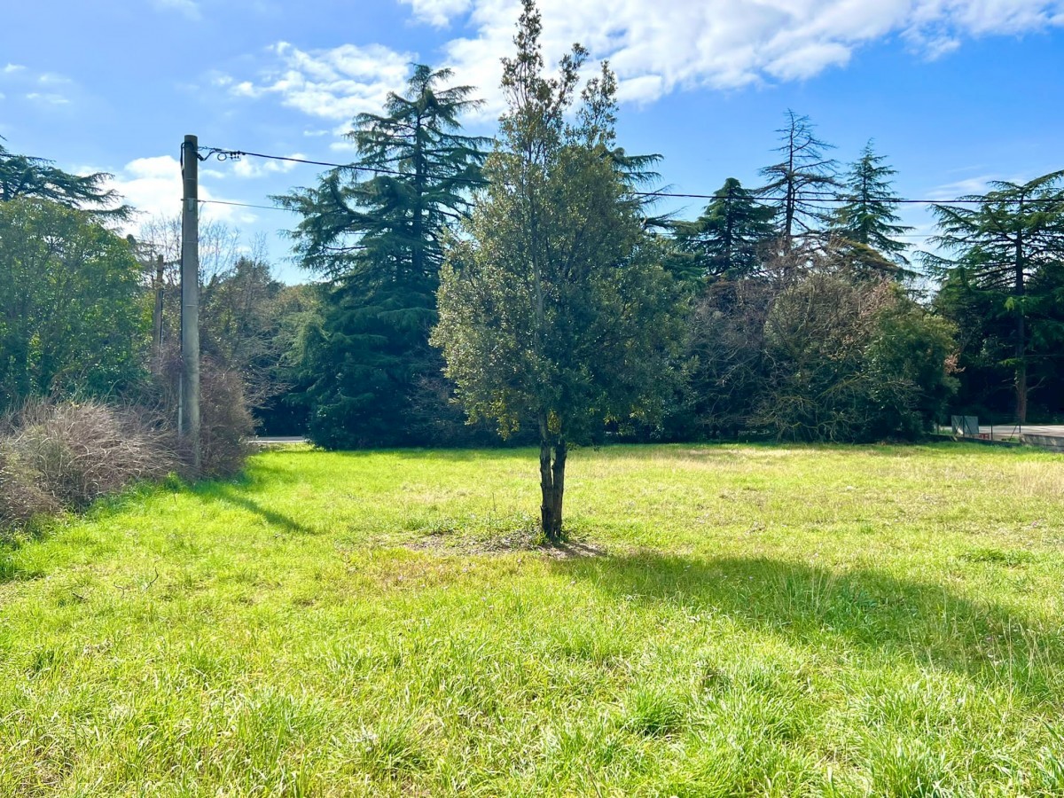 Terreno edificabile in una bella posizione a Pola, 1281 m2, Istria, Croazia