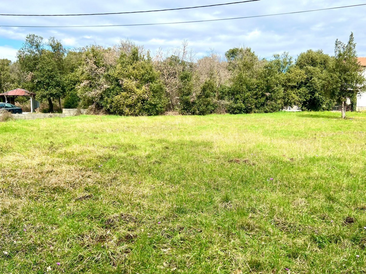 Terreno edificabile in una bella posizione a Pola, 1281 m2, Istria, Croazia