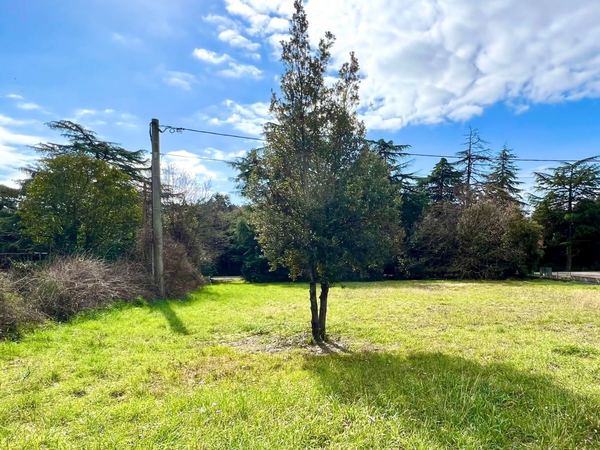 Terreno edificabile in una bella posizione a Pola, 1281 m2, Istria, Croazia