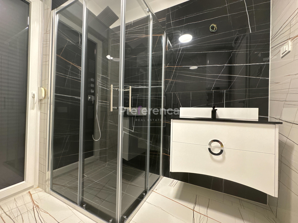 Novalja - appartamento con una camera da letto al primo piano